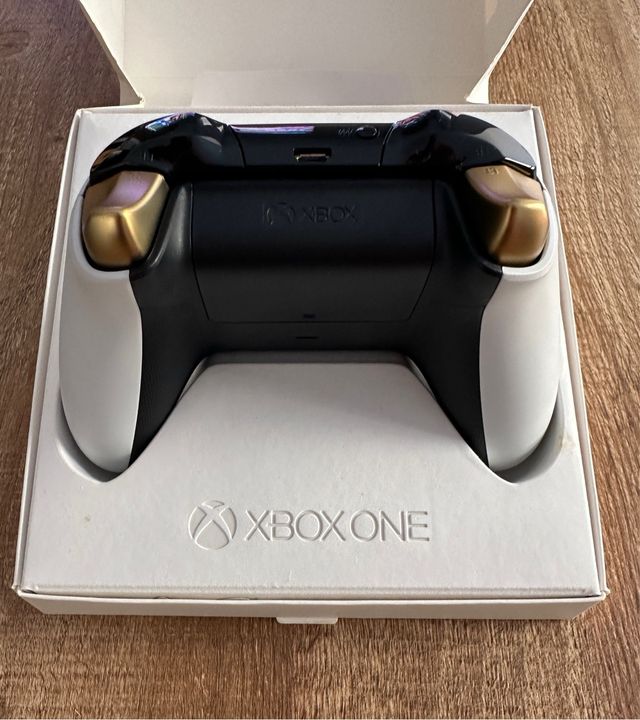 Mando Xbox One Lunar White