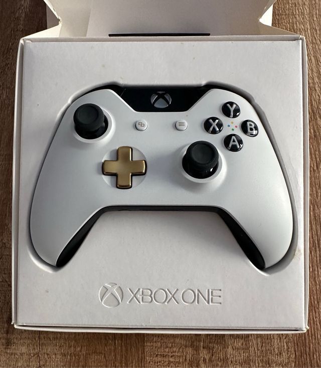 Mando Xbox One Lunar White