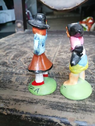 2 Bonecos pequenos em Gesso - ler anuncio