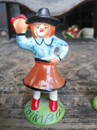 2 Bonecos pequenos em Gesso - ler anuncio