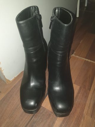 Botines negros tacón alto