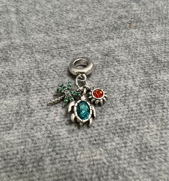 Charm con Palmera, Tortuga, Sol