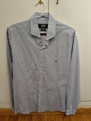 Camisa DR&N azul rayas con estampado  rojos-