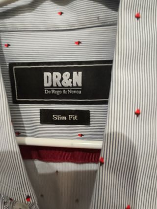 Camisa DR&N azul rayas con estampado  rojos-
