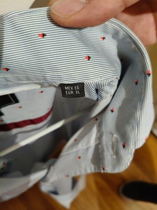 Camisa DR&N azul rayas con estampado  rojos-
