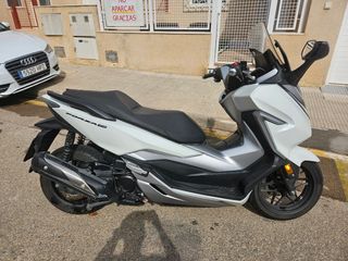 Honda Forza 300 - Scooter