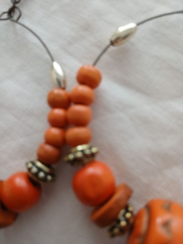 Collana e orecchini arancioni