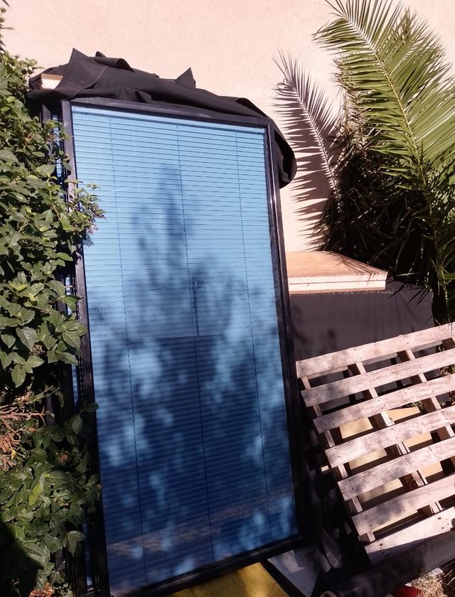 Ventana fija con persiana integrada