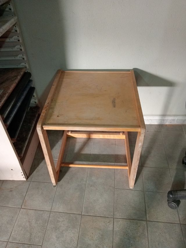 Mesa infantil de madera