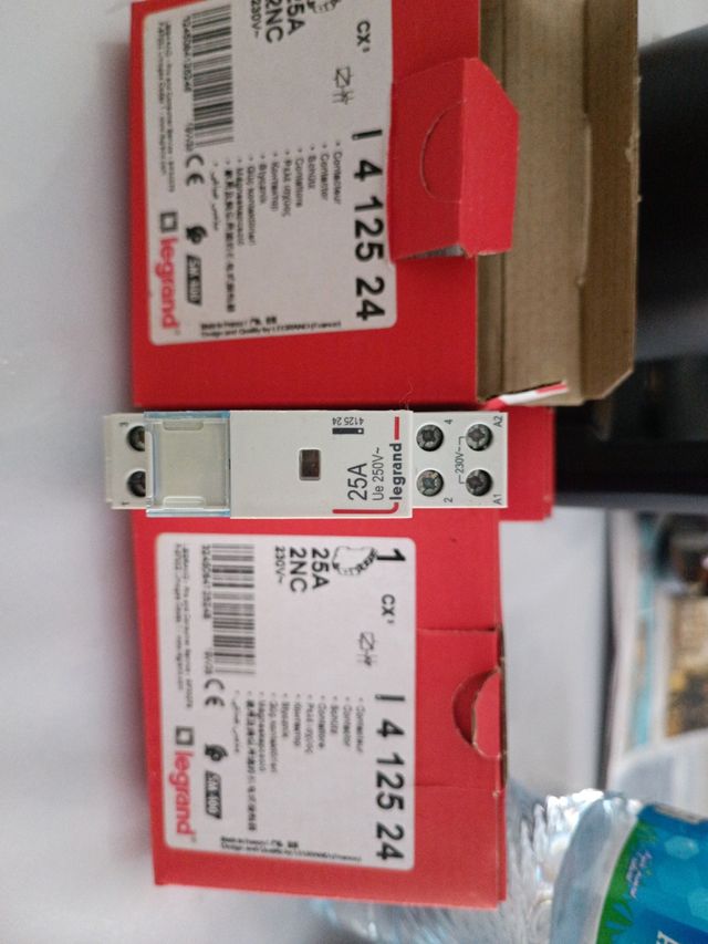 Contactores Legrand: 25 unidades 10euros cada uno