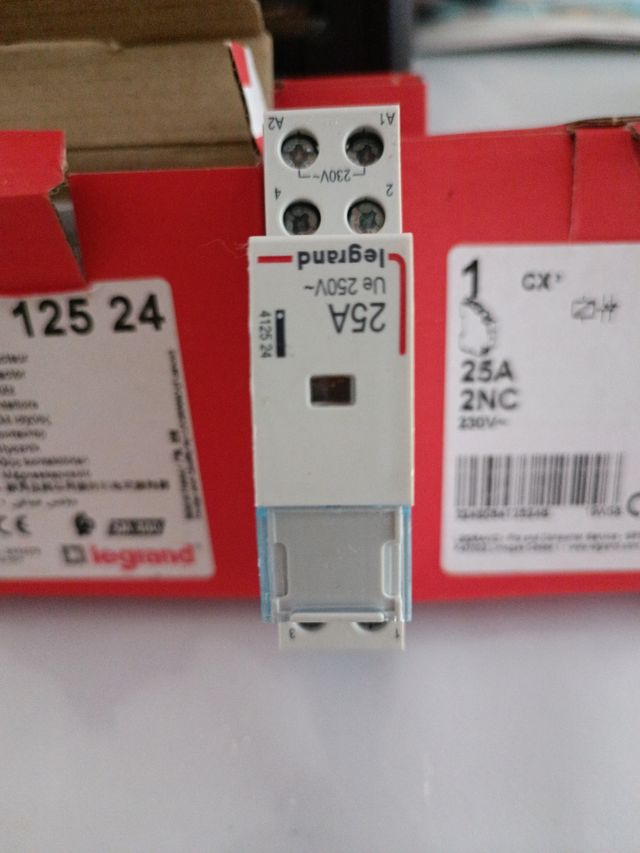 Contactores Legrand: 25 unidades 10euros cada uno
