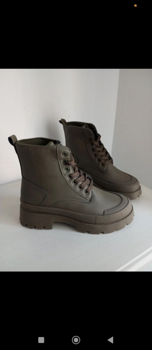 Botas hombre caqui