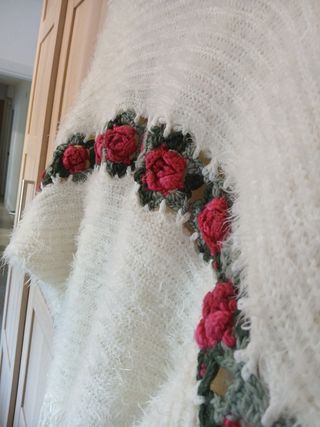 Chaqueta lana beige con rosas