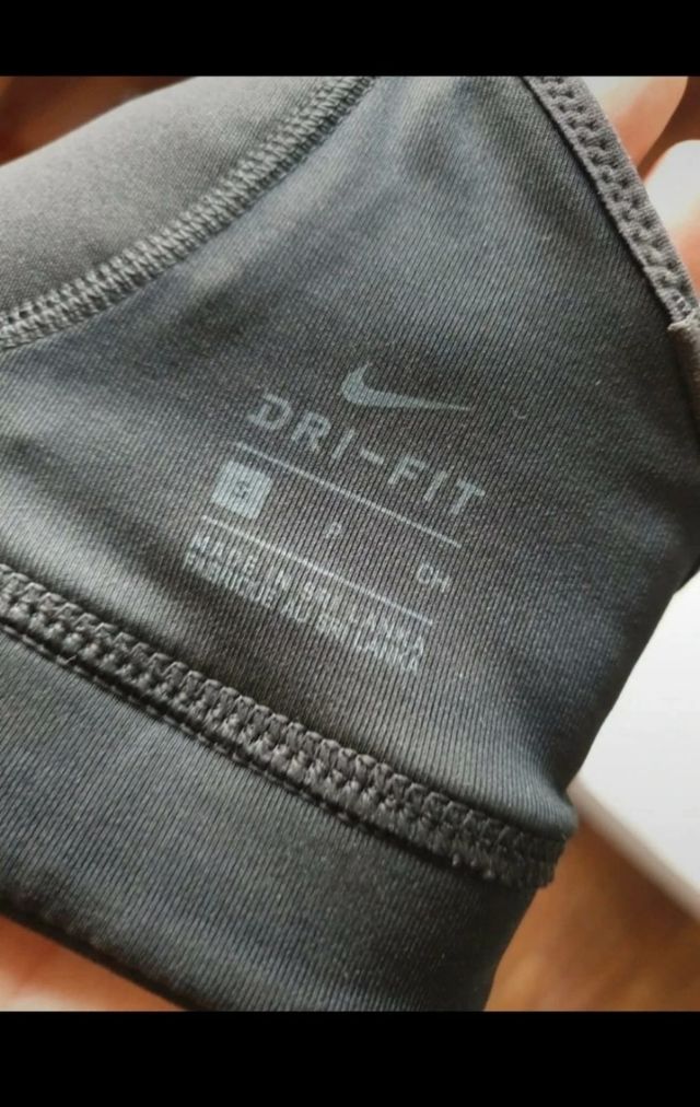 Top sportivo Nike nero