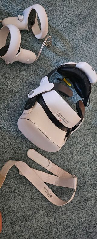 Meta Quest 2 VR - Óculos e Controladores