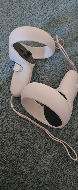 Meta Quest 2 VR - Óculos e Controladores