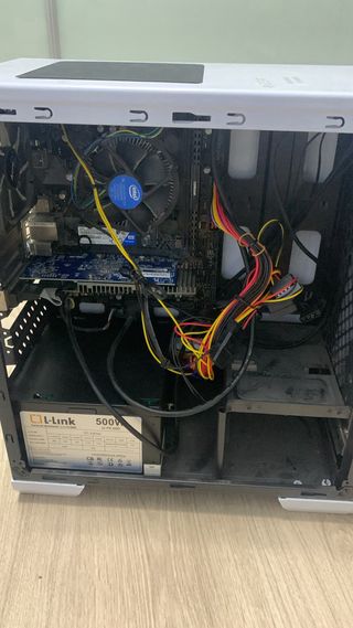 Torre PC blanca - Gamer (monitor opcional)
