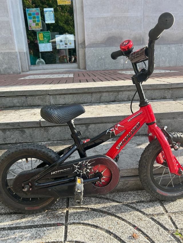 Vendo bici para niño/a, marca Specialized.