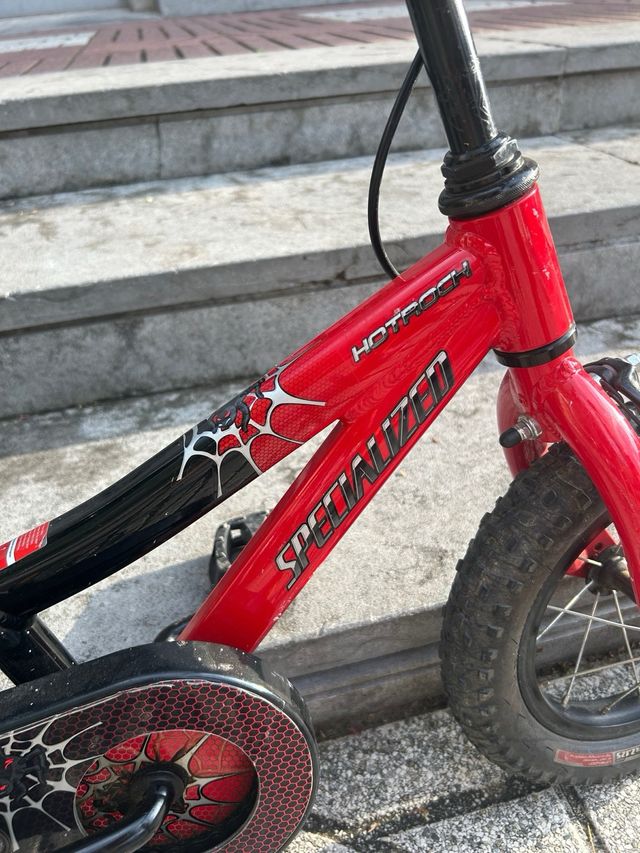 Vendo bici para niño/a, marca Specialized.