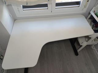 Escritorio esquinero IKEA Bekant blanco