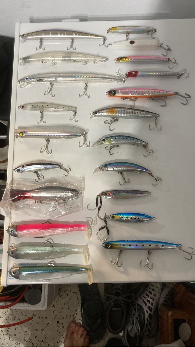 Lote de 18 señuelos de pesca