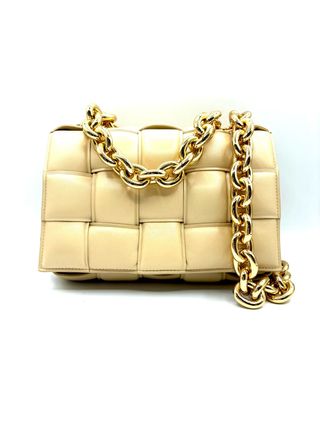 Bolso Bottega Veneta Cassette acolchado beige