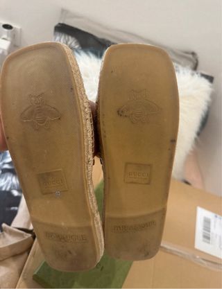 Sandalias Gucci planas marrones