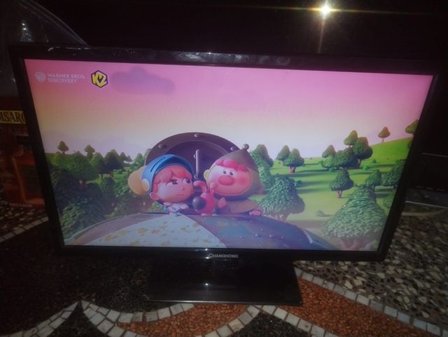 TV LED 22" - HDMI, VGA