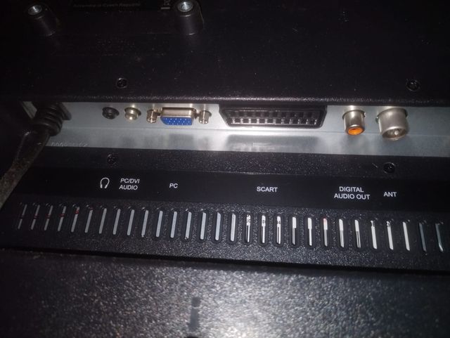 TV LED 22" - HDMI, VGA