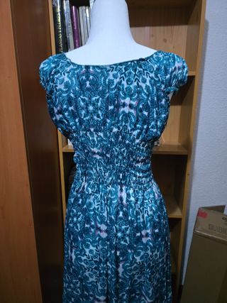 Vestido largo verdeazulado y blanco