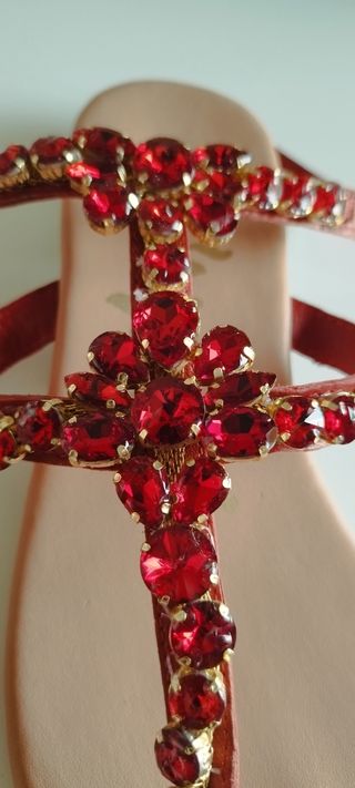 Sandalias planas rojas con cristales ideal bodas