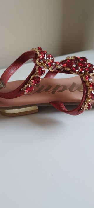 Sandalias planas rojas con cristales ideal bodas