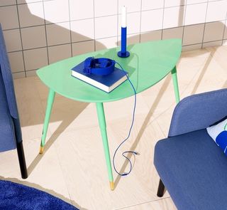 Mesita auxiliar verde LOVBACKEN