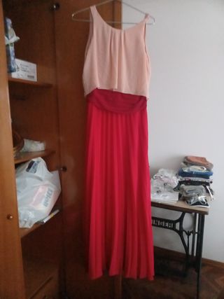 Vestido fiesta rosa y rojo.es una pieza.