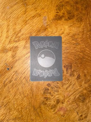 Carta Pikachu V - Deadpool