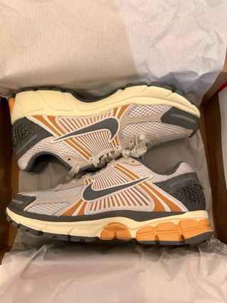 Zapatillas Nike Vomero 5 (T-40.5)