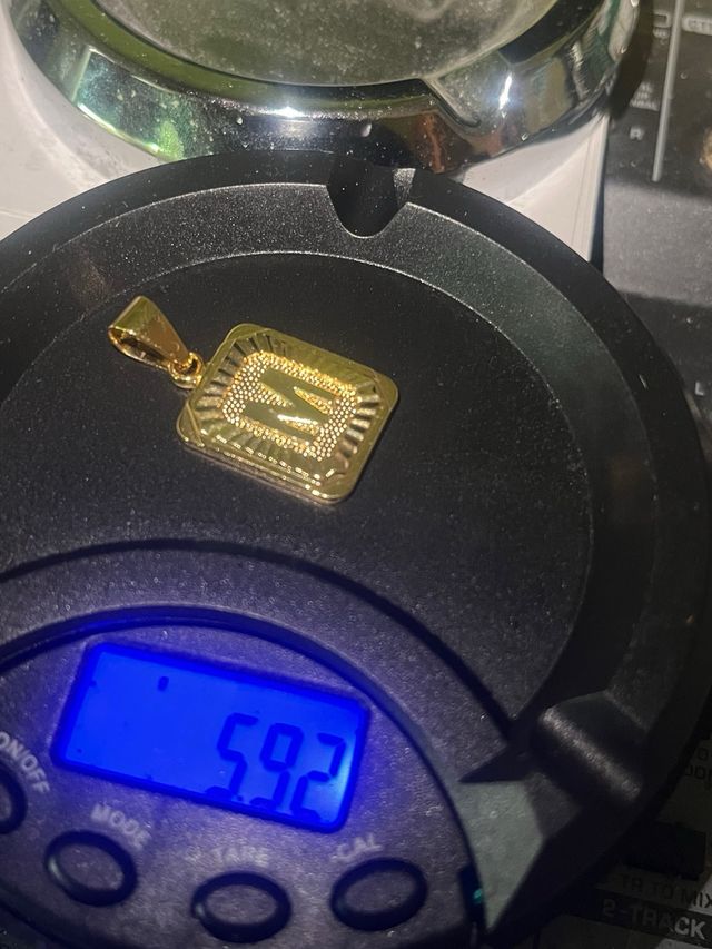 Colgante oro laminado 18k inicial M