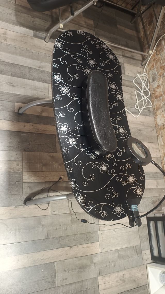 Tavolo per manicure in legno