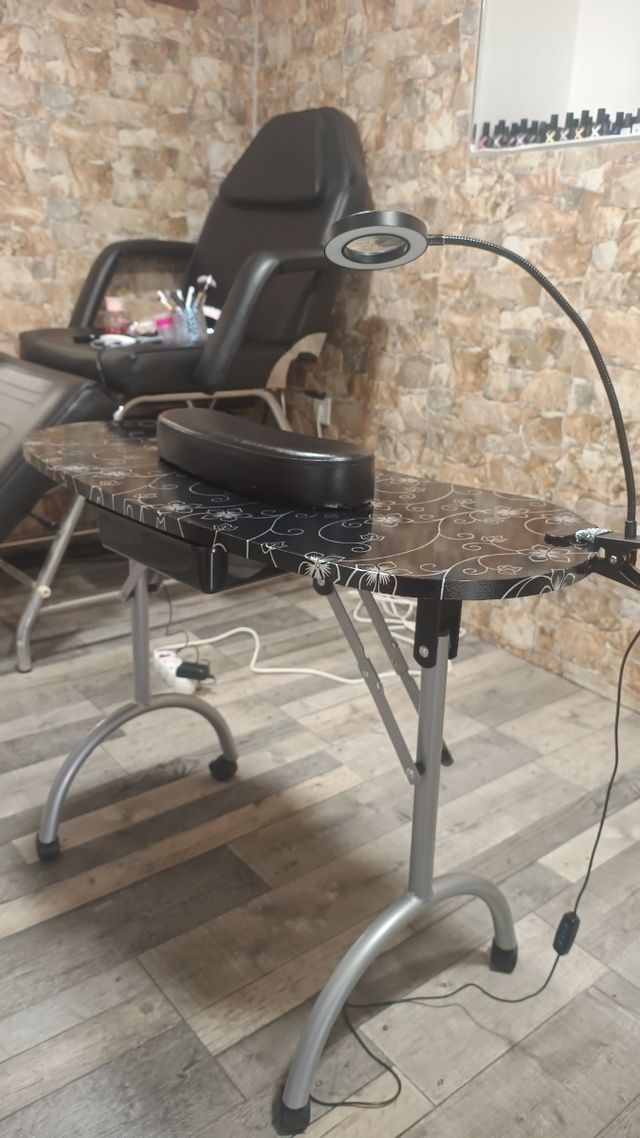 Tavolo per manicure in legno