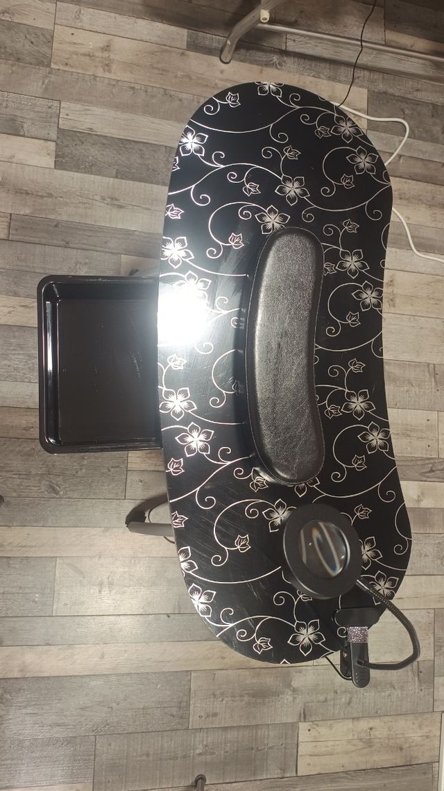 Tavolo per manicure in legno