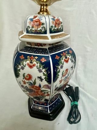 Lampara sobremesa de porcelana China vintage 