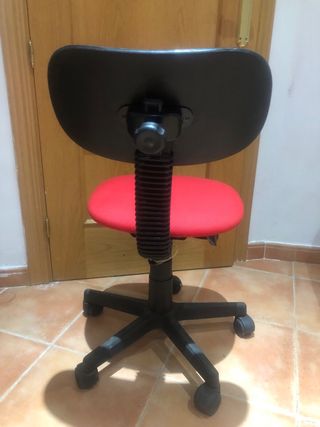Silla giratoria roja