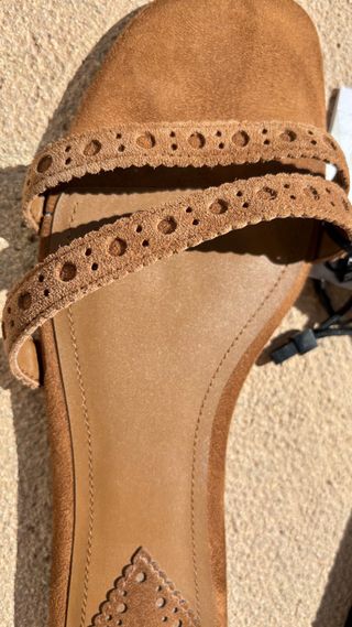 Sandalias planas Zara marrón piel