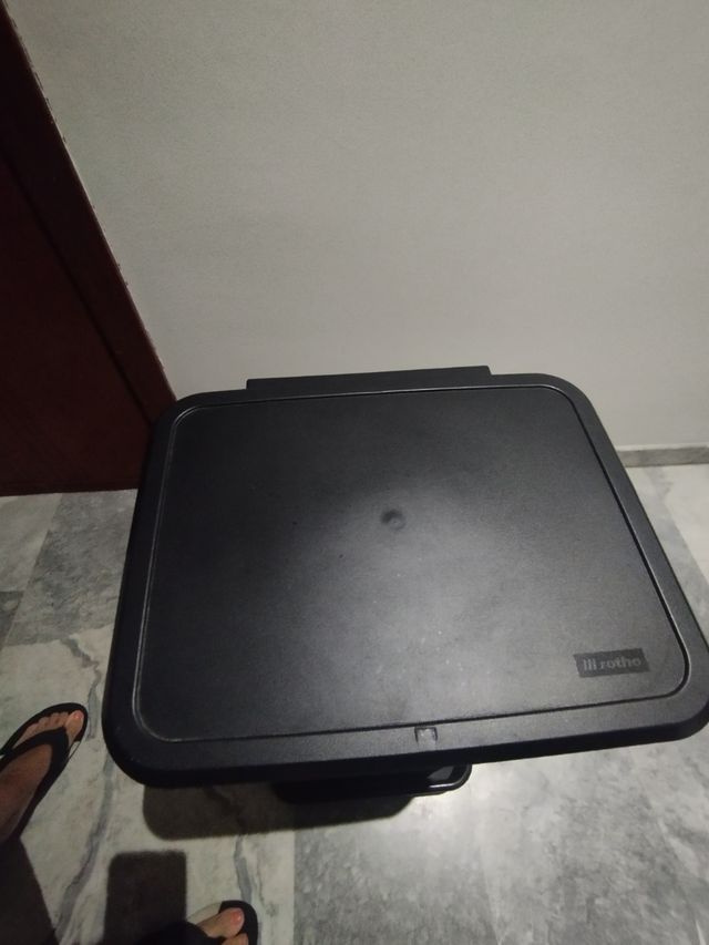 Cubo basura Rotho - Pedal - Diseño único