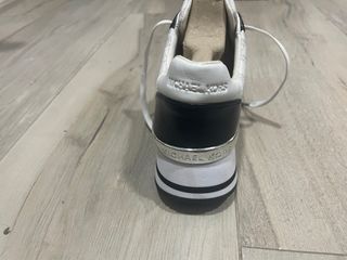Zapatillas Michael Kors - Blancas y Negras