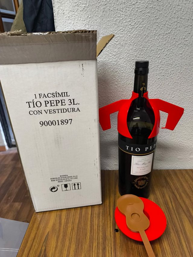 Tio Pepe 2 Botellas 3 litros con vestimenta. Nueva