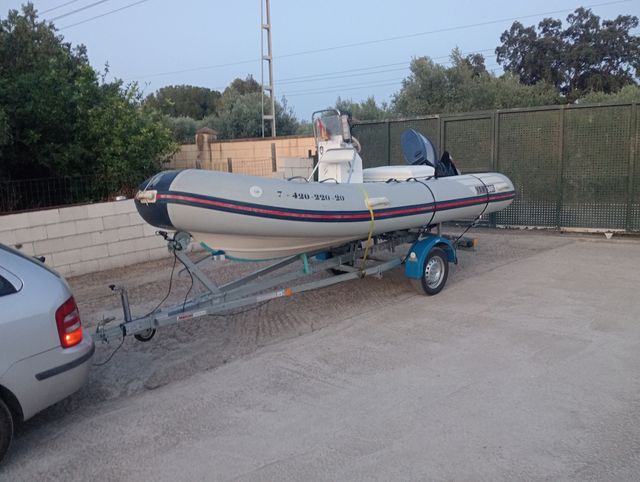 Semirrígida 4'70 + Yamaha 50cv autoluve+ remolque