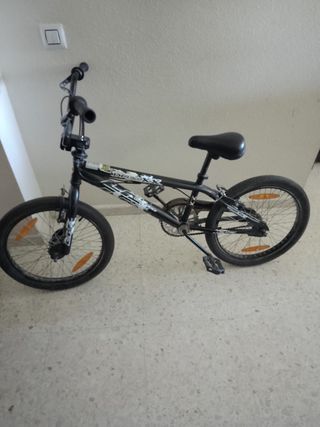 Bicicleta BMX negra