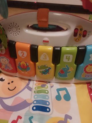 Gimnasio musical bebé Fisher-Price piano pataditas