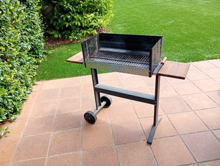 Barbacoa carbón portátil - Negra. Usada dos veces.